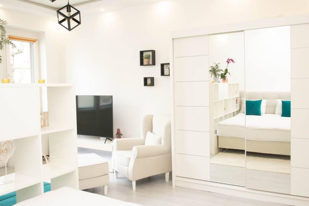Cute and Sunny Studio - Central Location — Hotel in Sarajevo