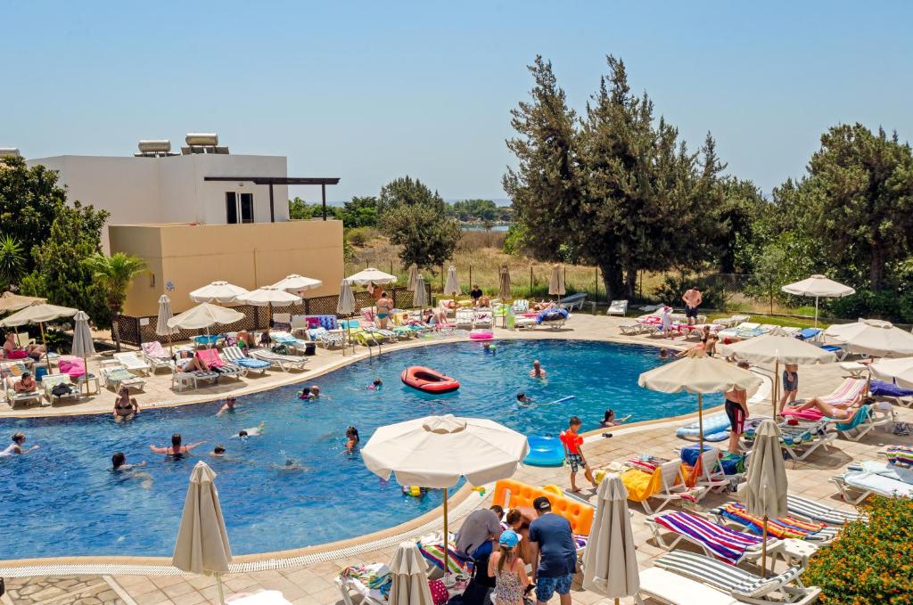 Matina Pefkos Aparthotel — Basen in Pefkos, Wyspy Egejskie Południowe