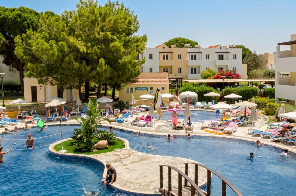 Matina Pefkos Aparthotel — Basen in Pefkos, Wyspy Egejskie Południowe