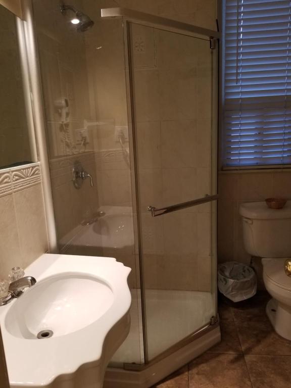 Dundas Apartments & Suites photo