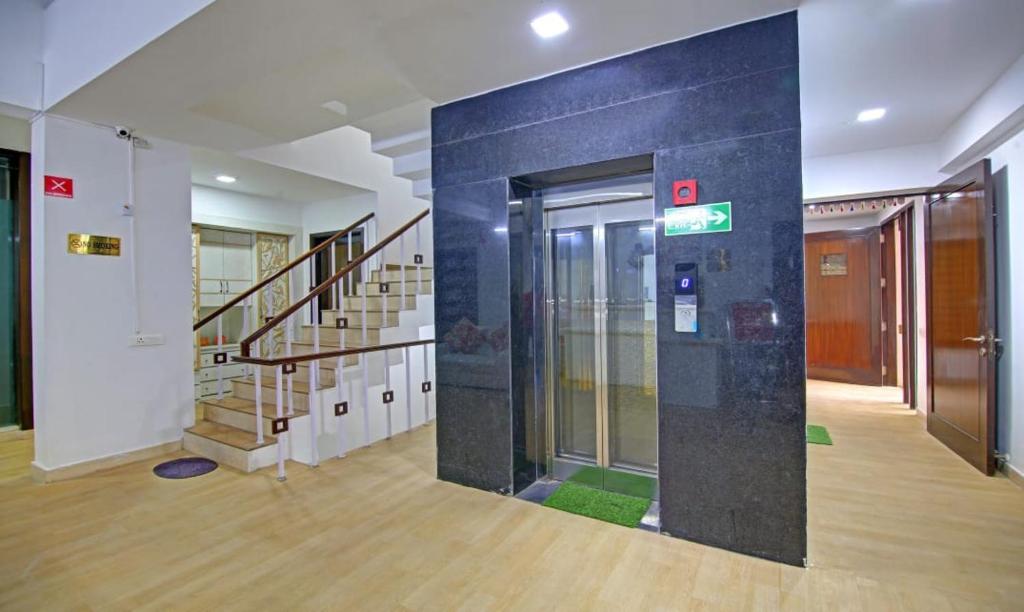 Hotel Green Wood By Dreamz Hospitality photo