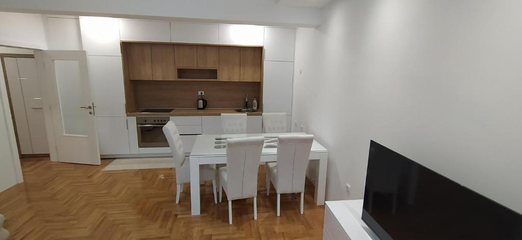 Leo Apartment - 2