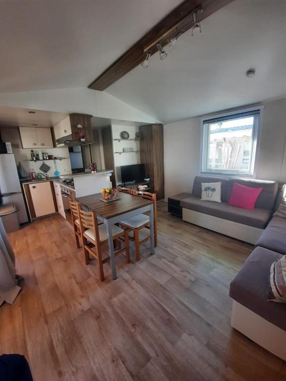 Grand mobilhome spacieux 8 places Fréjus avec piscine payante - 3