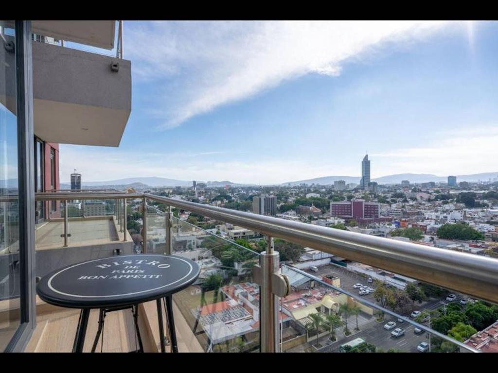 Minerva Zone Apartment Super Vista fully equipped Pool 3 Rec 6pp tv wifi Aa, Guadalajara