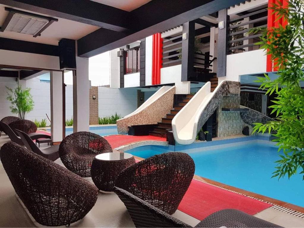 Casa Demetria Duplex Hot Spring Resort Laguna — Hotel in Laguna
