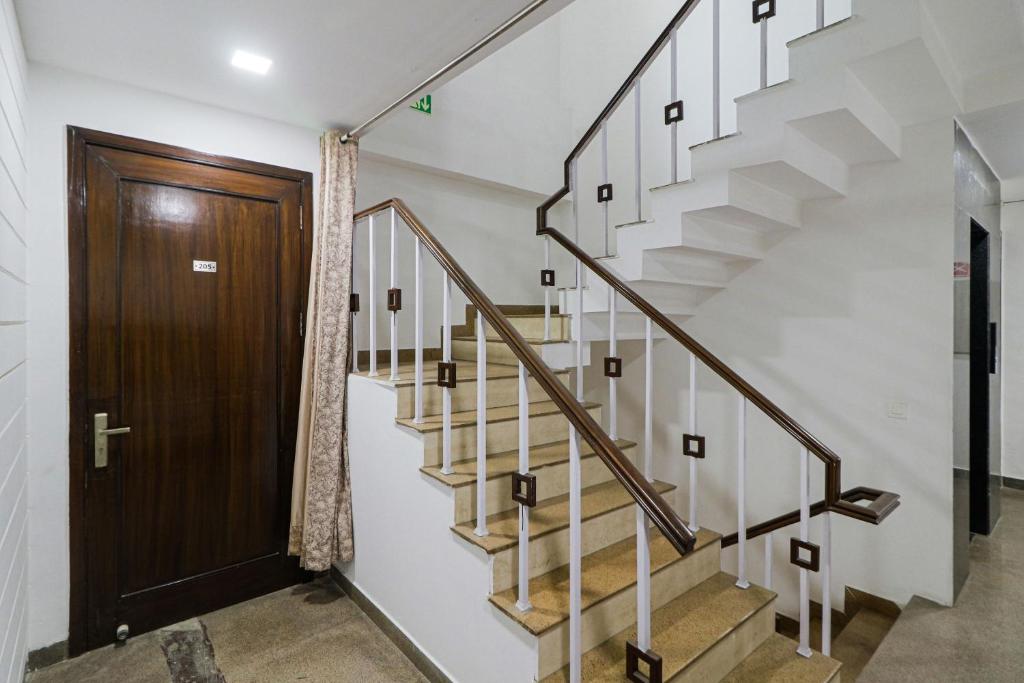 Hotel Green Wood By Dreamz Hospitality photo
