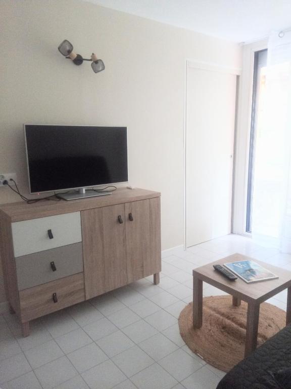 Frejus Plage, Appartement entier , piscine,parking,plage à 200m - 4