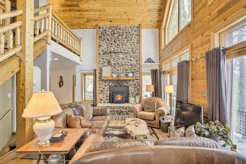 Upscale Shawano Cabin with Loft and River View! (WI) reviews, prices of Hotels