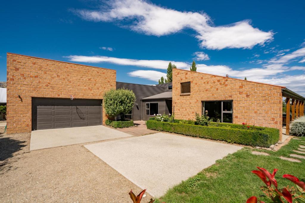 Edgewater Escape - Cromwell Holiday Home, Cromwell