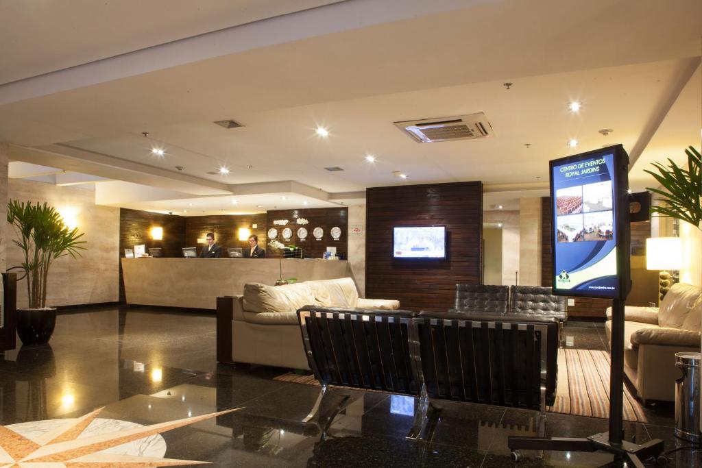 Shared lounge/TV area