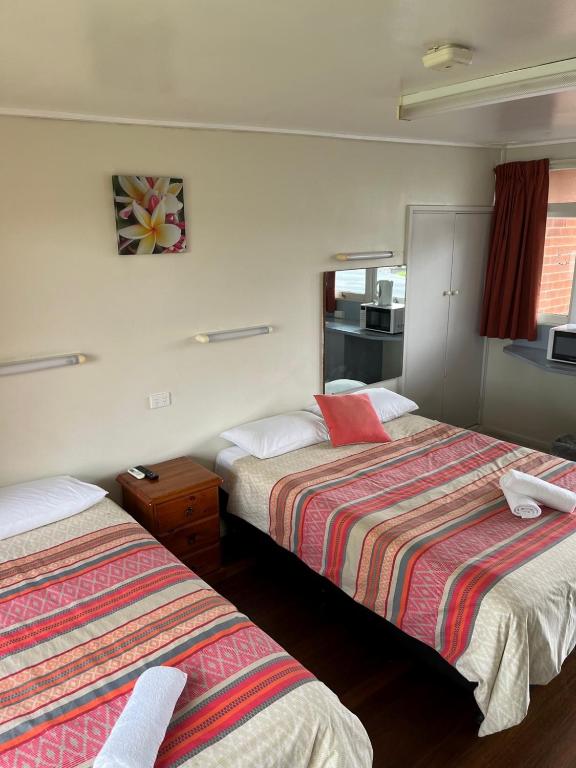 Crown Hotel Motel photo