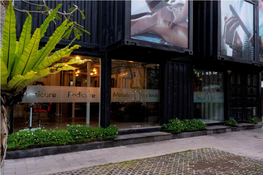 バリ アイランド ヴィラズ アンド スパ スミニャック (Bali Island Villas and Spa Seminyak) 外観