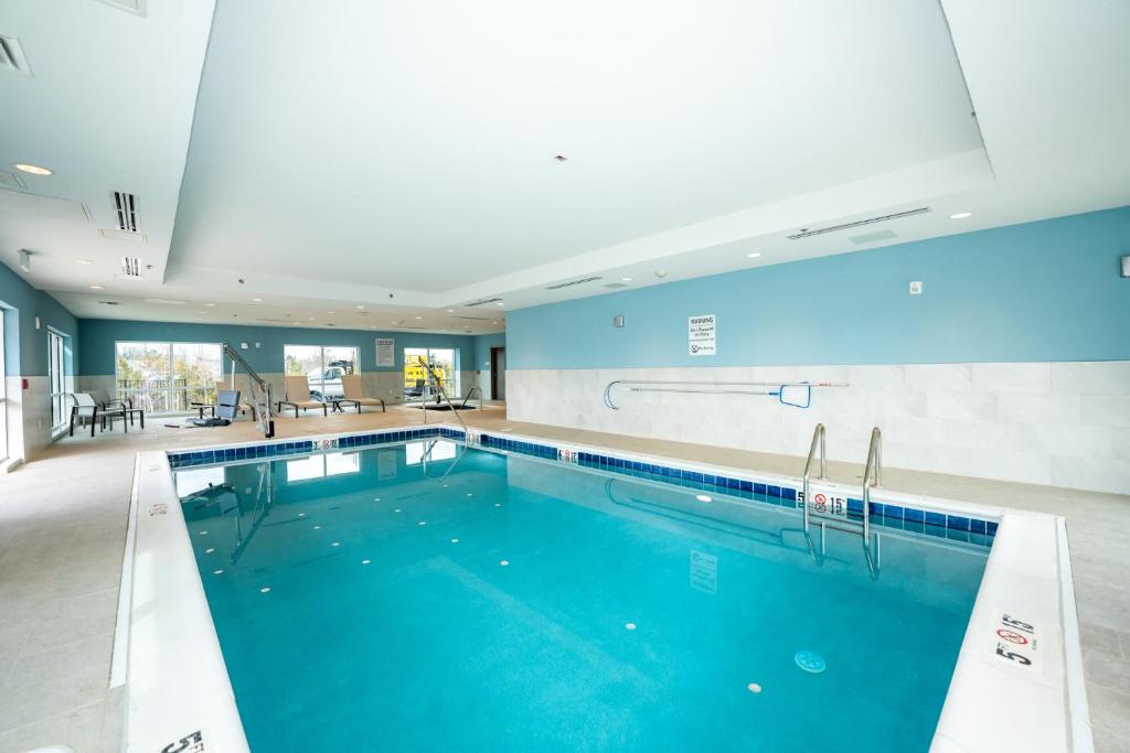 Holiday Inn Express and Suites Charlottesville photo