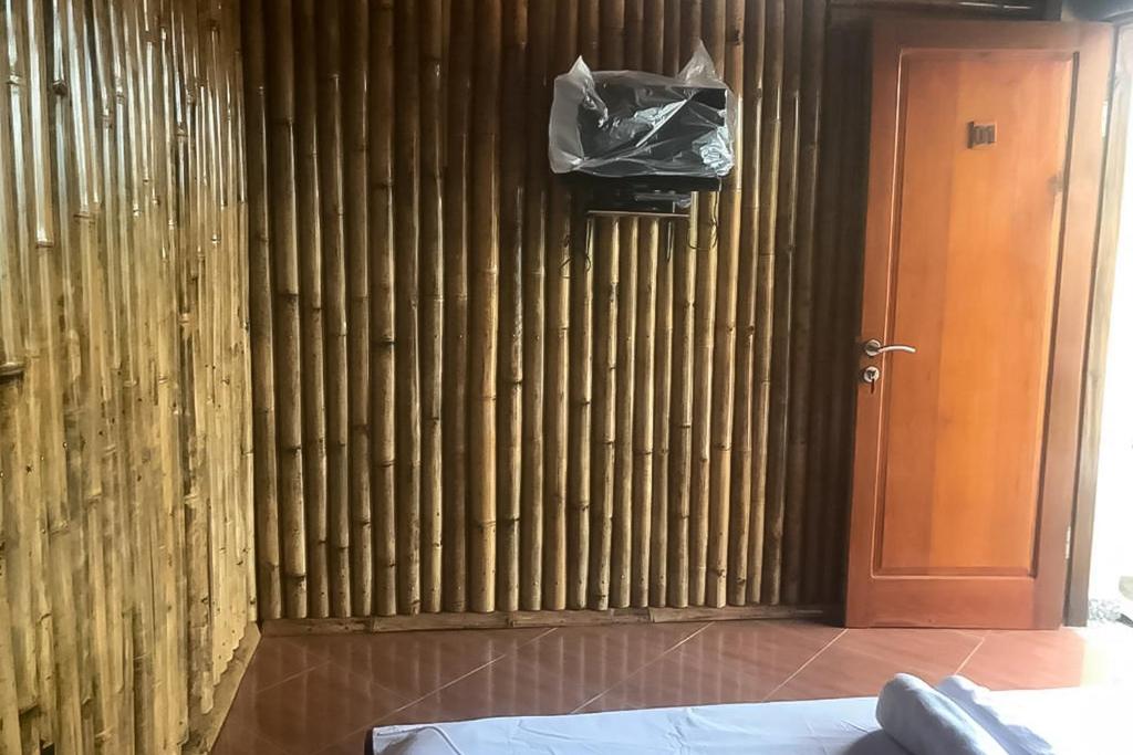 Oasis Samosir near Wisata Batu Kursi Raja Siallagan RedPartner photo
