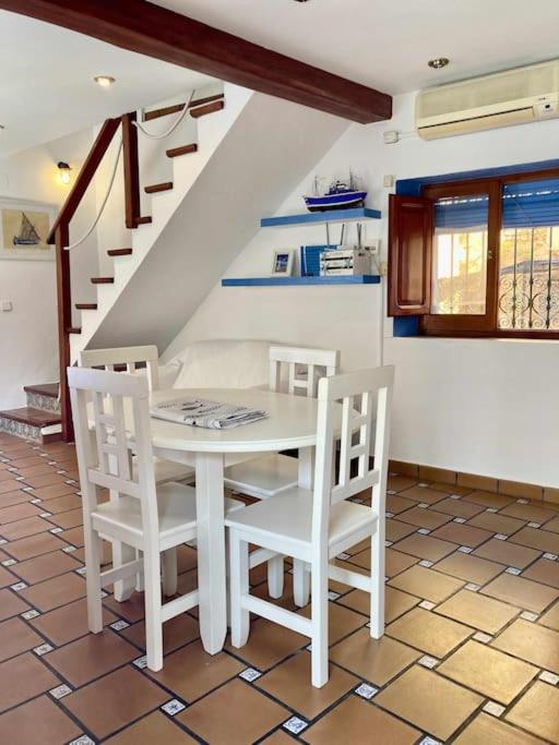 Casita de pescadores con vista al puerto - 2
