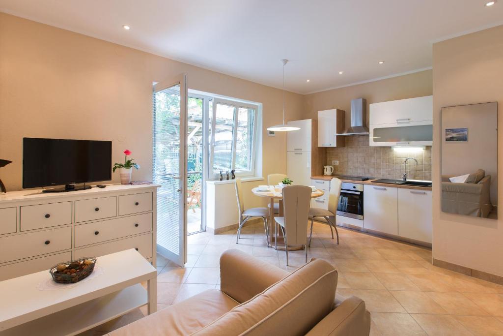 Apartmaji Koman Bled 8