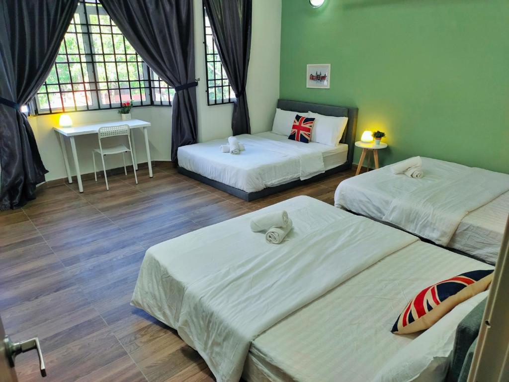 Semi-Detached, Up to 21 Pax, 4 Bedrooms, 3 Bathrooms, 4 Car Parks photo