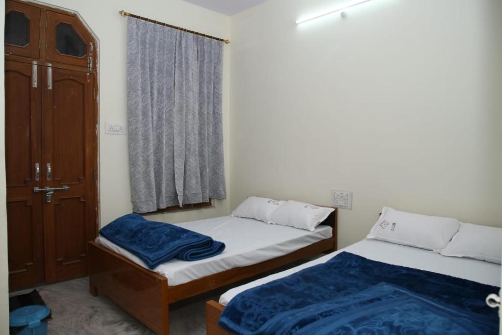Hotel Yash Paradise photo