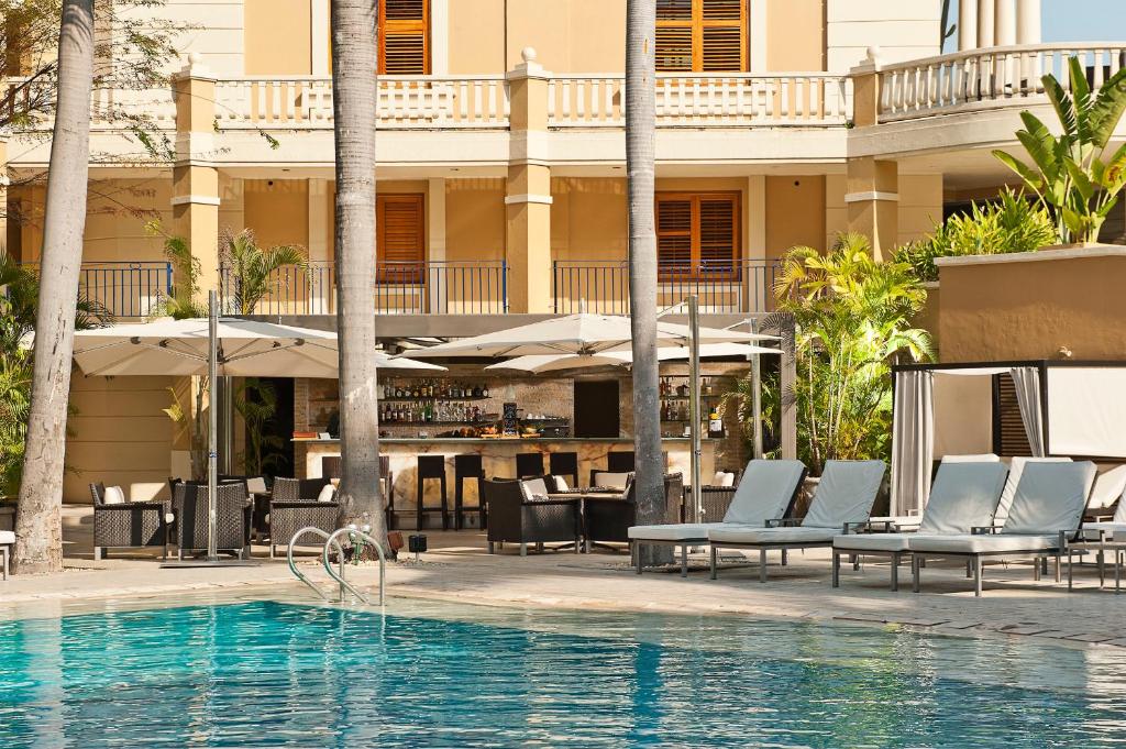 สระว่ายน้ำ