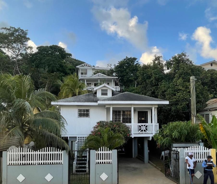 Apartments for Rent in Roatán, Honduras price from 9 of Hotels