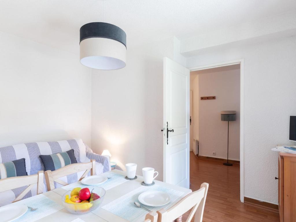 Apartment Résidence Les Jardins d'Azur-5 by Interhome - 2