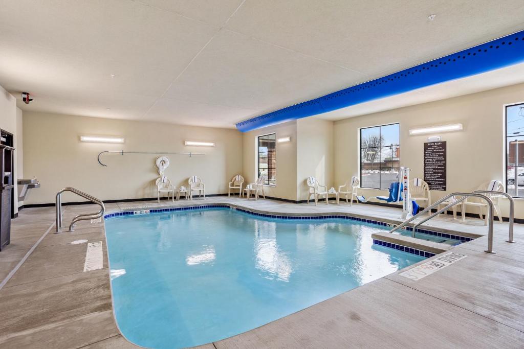 Cobblestone Hotel & Suites - Little Chute photo