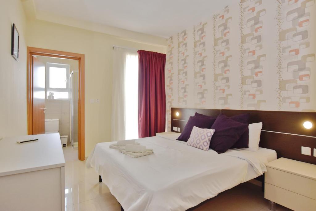 101 Moroni by Cast Renting, Gżira