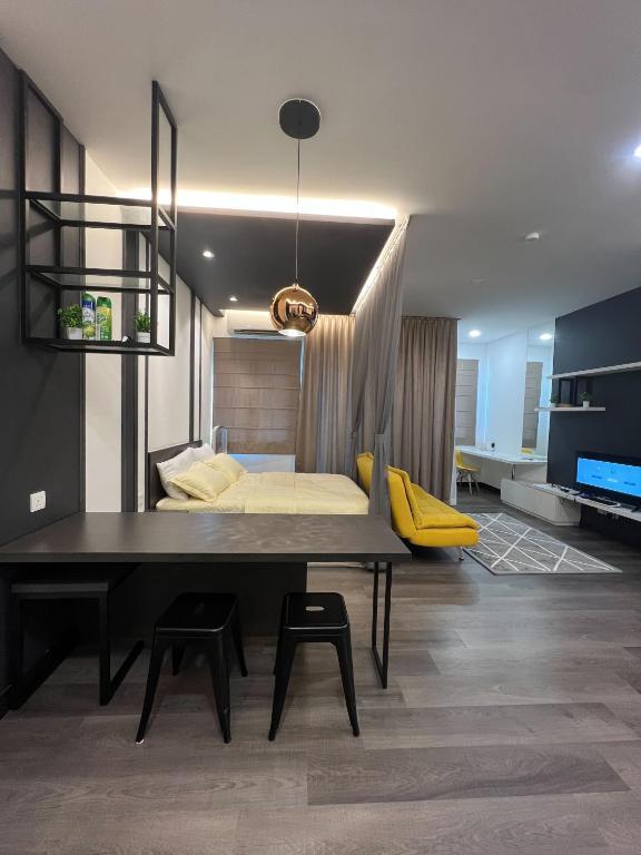 Vista Bangi 1 Bedroom service apartment with swimming pool