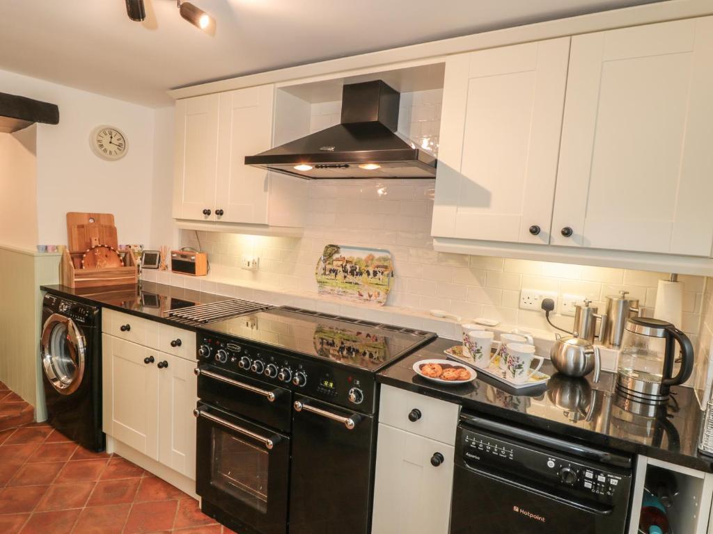 Sundial Cottage, Brassington photo 4