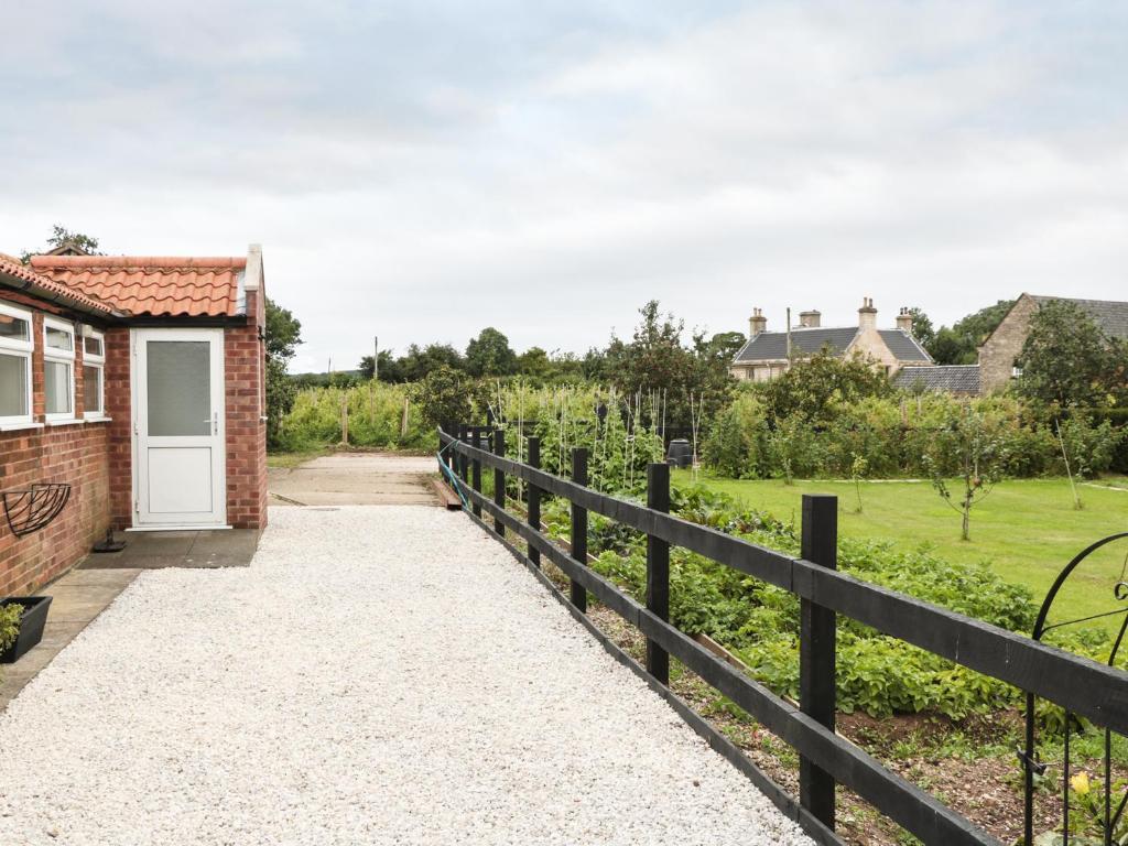 Bowler Yard Cottage, Mansfield photo 6
