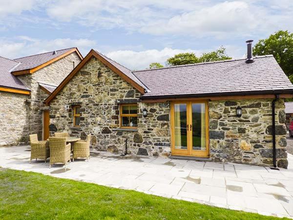 Beudy, Cerrig-y-Druidion photo 7
