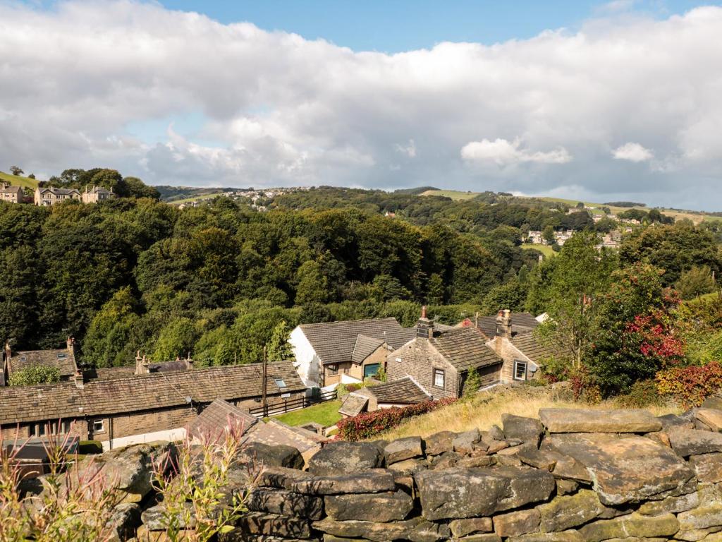 Bramble Cottage, Holmfirth photo 6