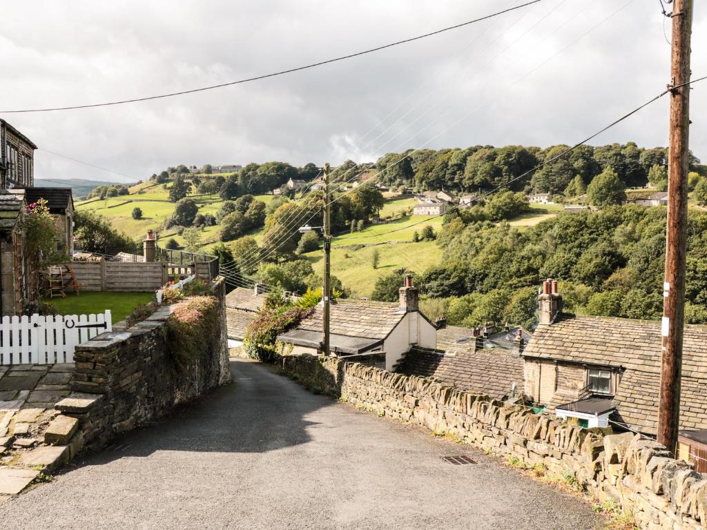 Bramble Cottage, Holmfirth photo 5