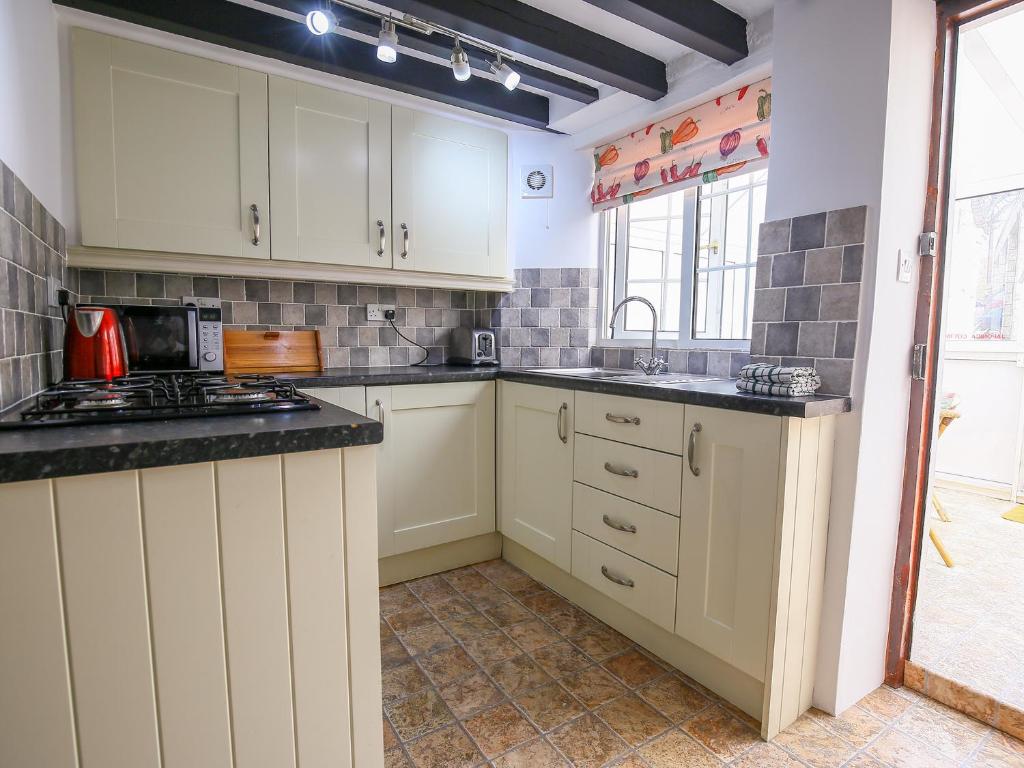 Japonica Cottage, Bourton on the Water photo 7