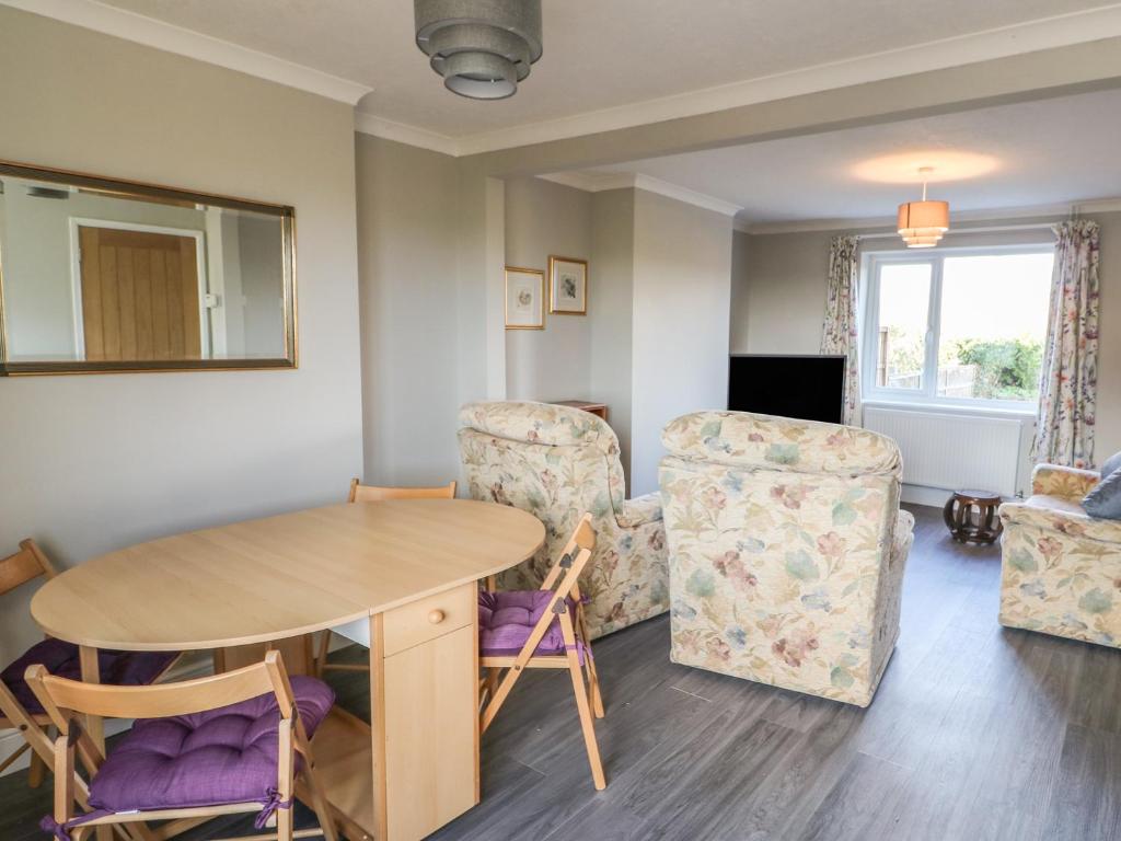 27 Whitegates photo