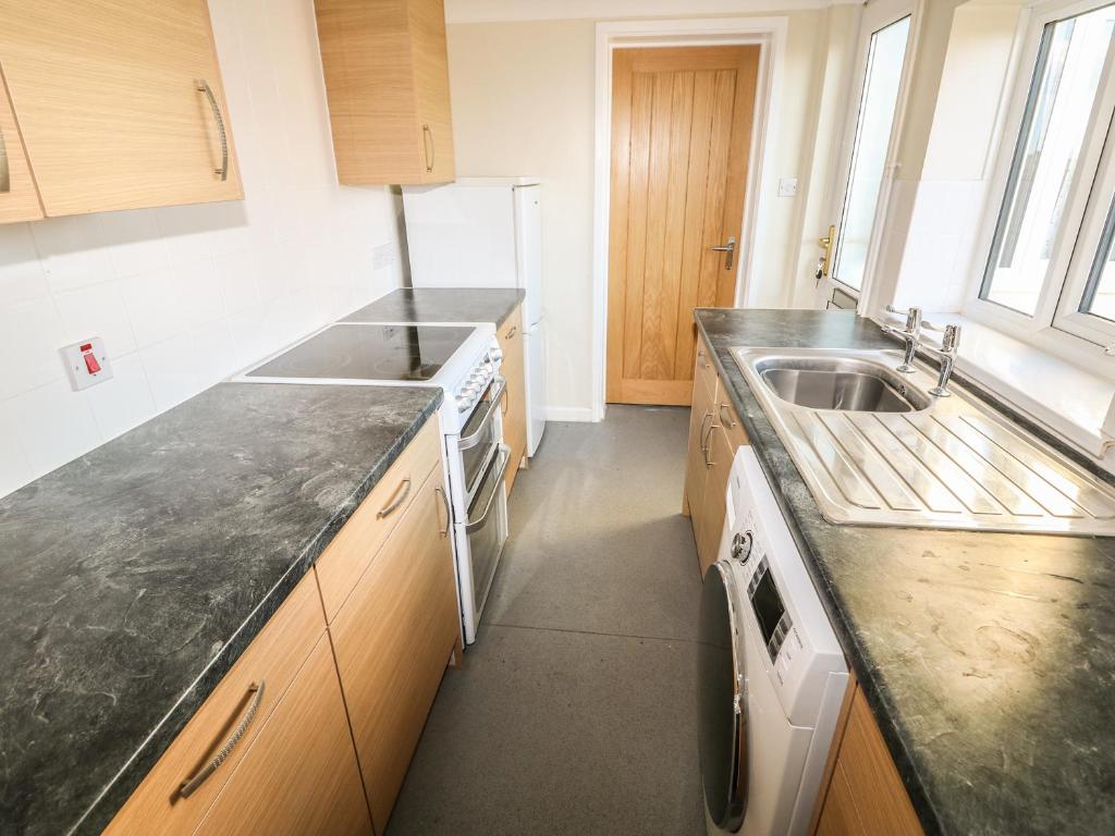 27 Whitegates photo