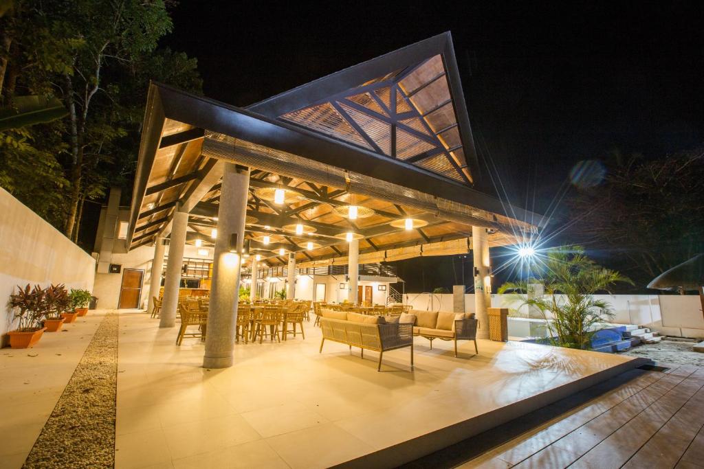 ホリデイ スイーツ ポート バートン (Holiday Suites Port Barton)