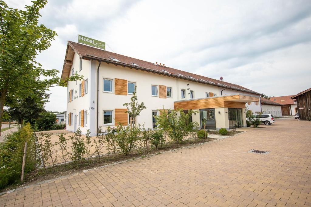 Hotel Donau-Ries — Hotel in Mertingen