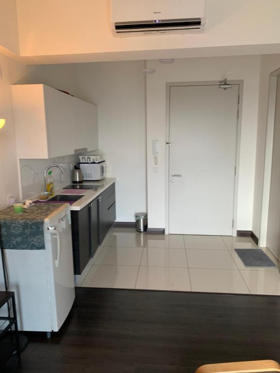 Paul 2 bedroom apartment at 28 Boulavard photo