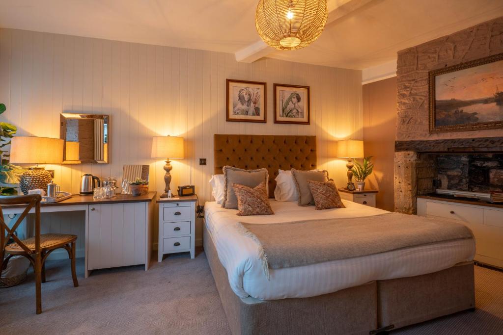 The George Inn & Plaine photo