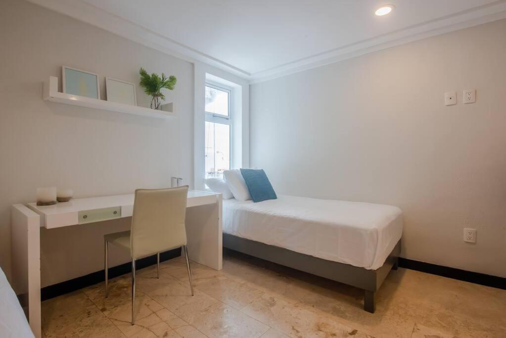 LOCATION- 3-Bdr PENTH-150 mbps- POOL- Priv ROOFTOP - 5