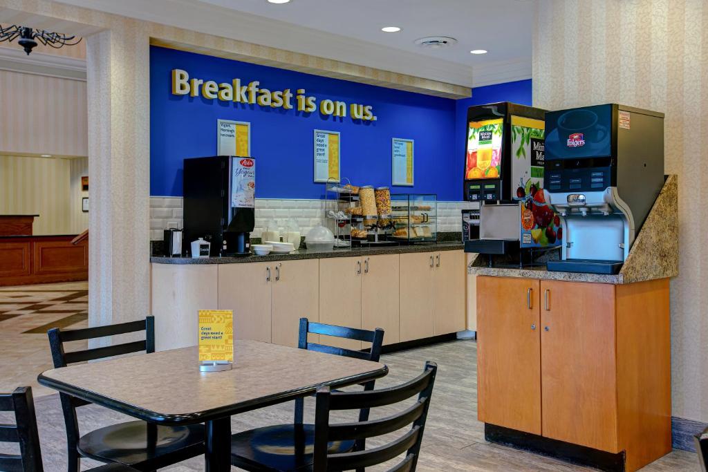 Days Inn & Suites By Wyndham Collingwood Photo 18