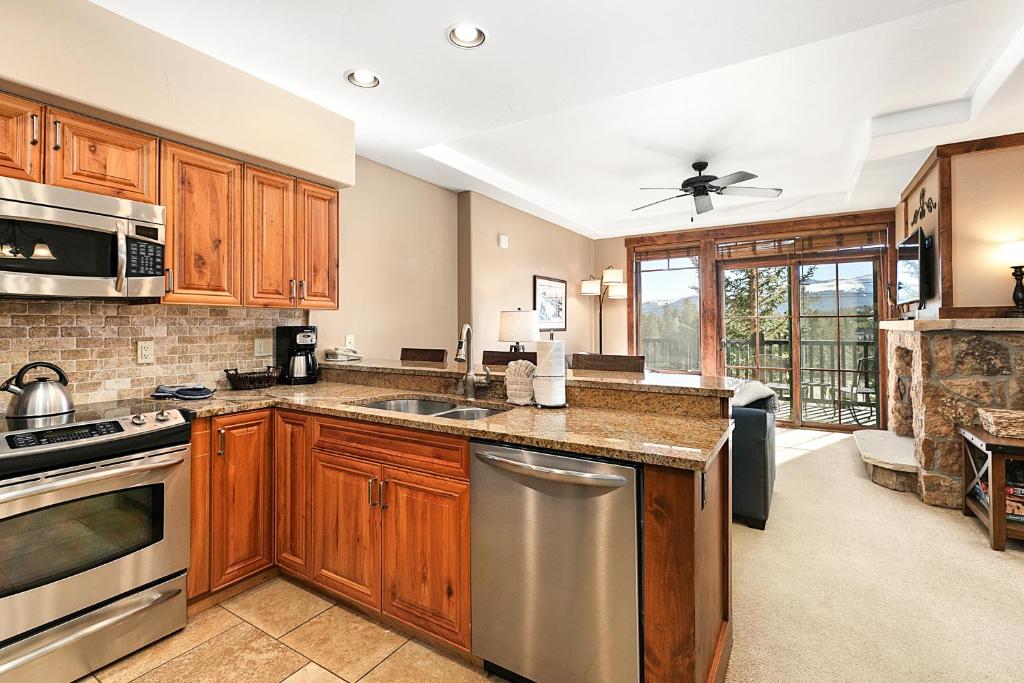 Crystal Peak 7108 Mountaineer Condo Ski In Ski Out Luxury photo