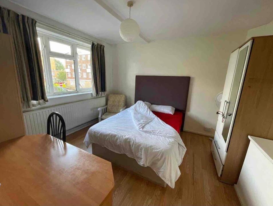 Arbnb at Comfy Sleep Guest House Self Catering Private Bedrooms — Hotel in London