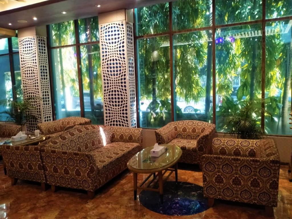 Lobby, Hotel Lake Castle in Dhaka