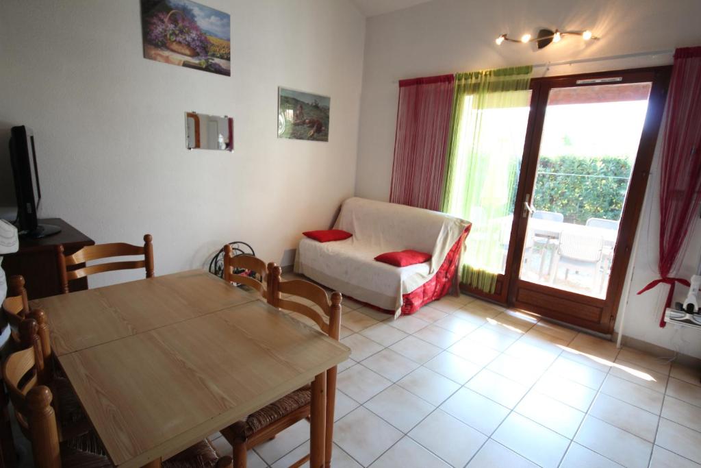 Jolie villa d'angle, séjour climatisé, 4 couchages, terrasse parking dans résidence sécurisée avec piscine commune 400m de la mer LRJP11 - 4