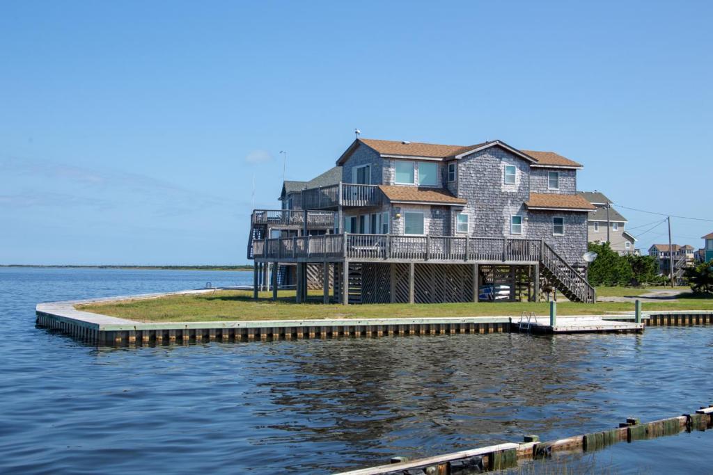 Breezy Point 39, Avon