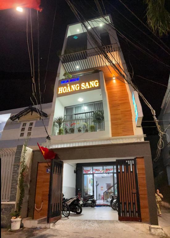 Nhà Nhỉ Hoàng Sang