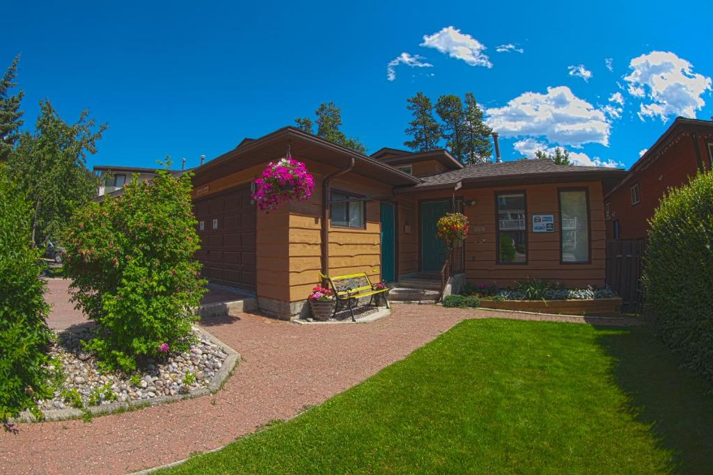 Guest houses in Jasper, Canada price from 63, reviews of Hotels