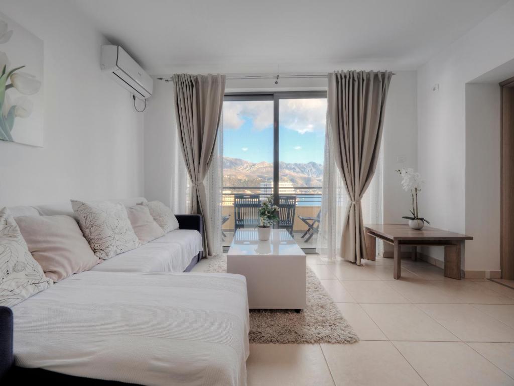 Sea view Two bedroom Family Apartment with pool - Sunset Ivanovići - 3